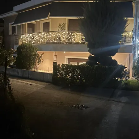 The Root Loft Apartament Tríkala